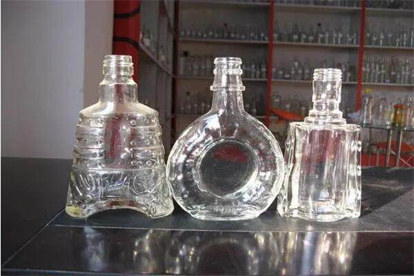 玻璃瓶廠家教你正確的開啟酒瓶方法